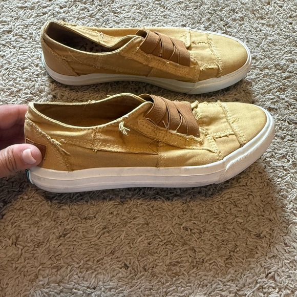 Blowfish Mustard Canvas Sneakers with Elastic Straps - Picture 2 of 6